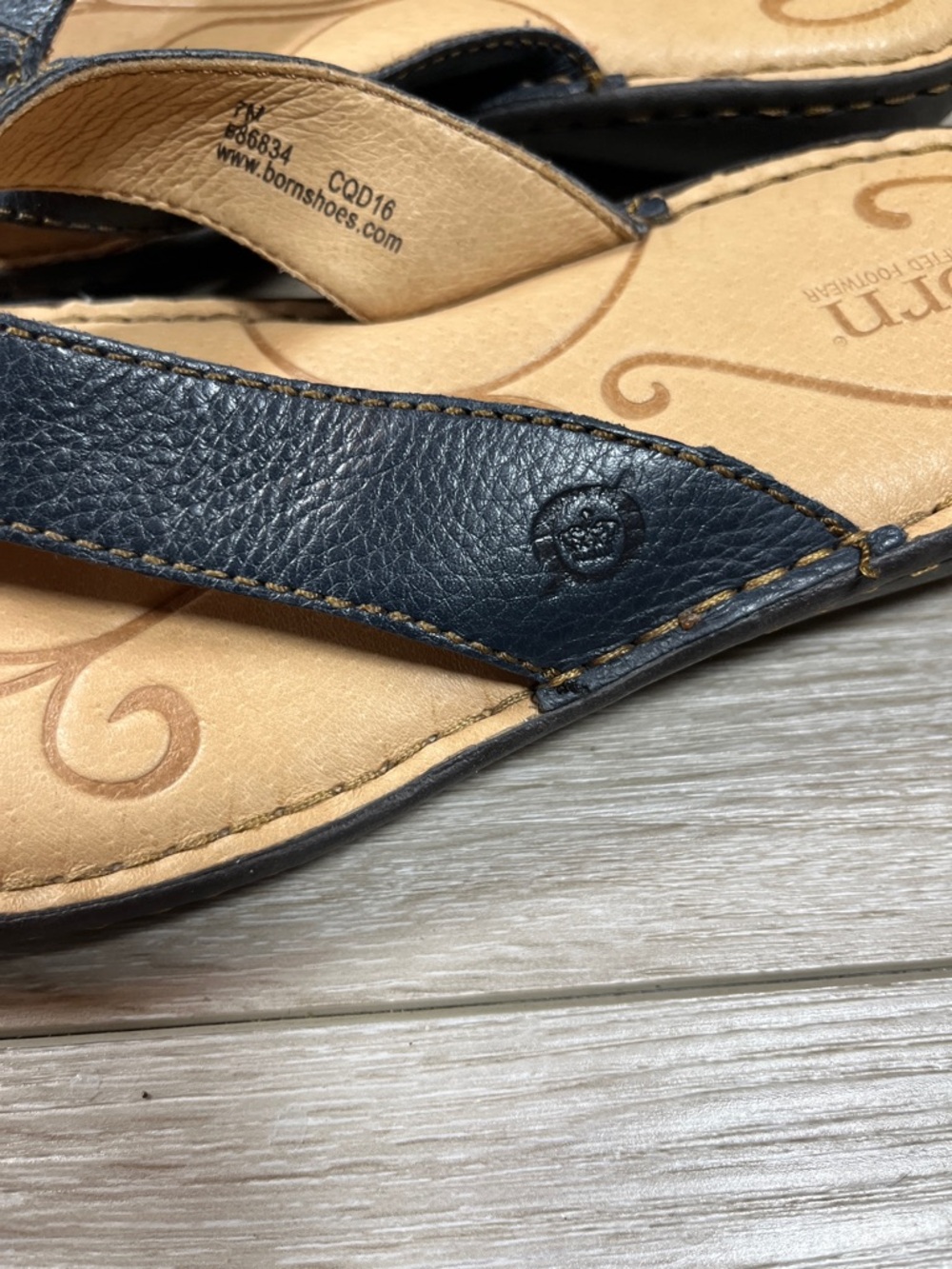 Born Blue Leather Toe-Post Sandals with Tan Footbed size 7 - Picture 2 of 6